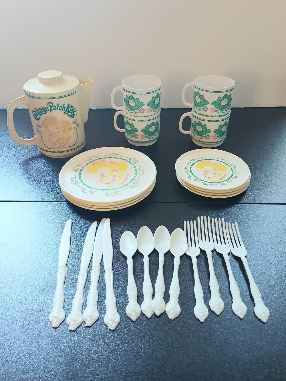 Vintage 1983 Cabbage Patch Kids Plastic Tea Set Dishes Pitcher Cups Plates 21pc